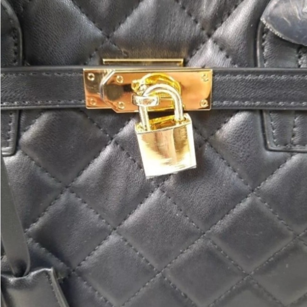 Badgley Mischka Big Quilted Black Diamond Pattern Tote Bag With Front Lock - Picture 7 of 8